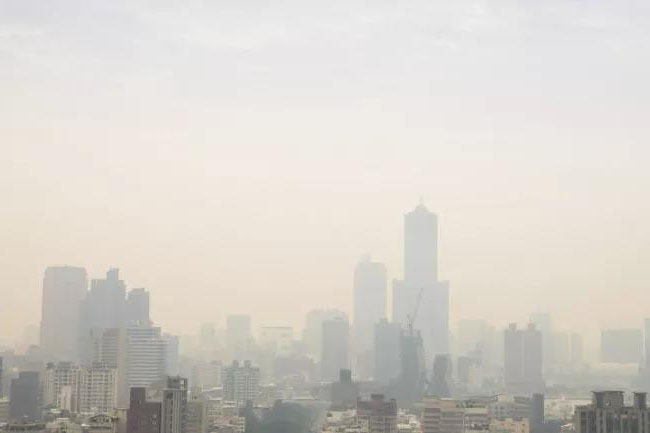 秋高氣燥，警惕“三手煙”！空氣凈化除濕機(jī)